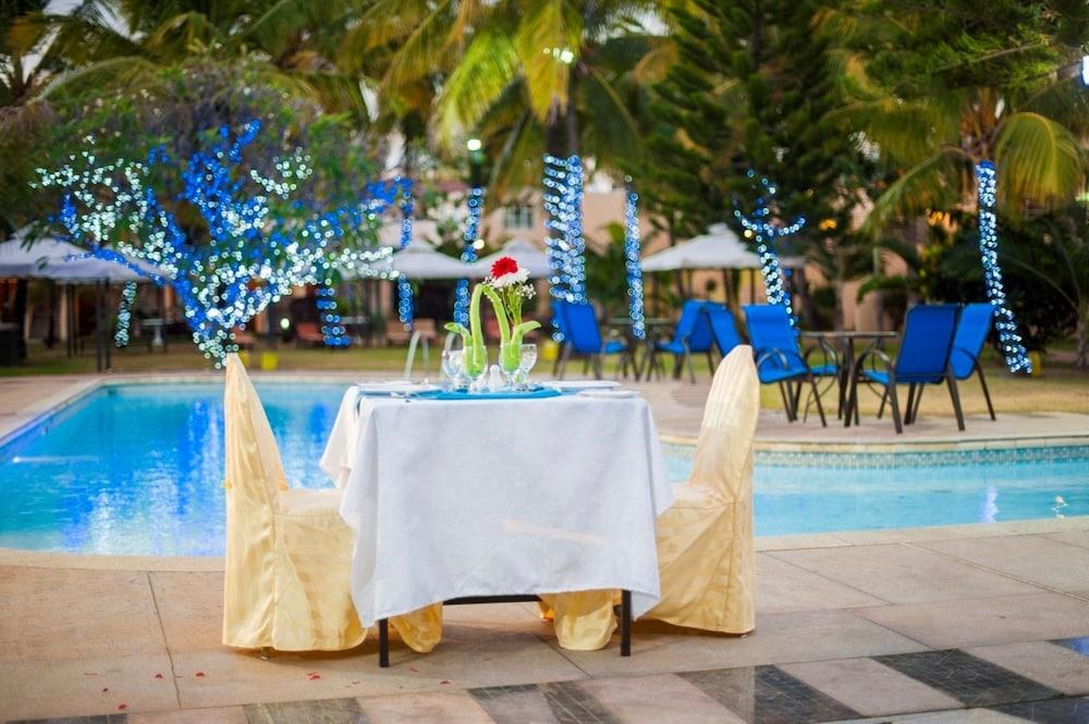 Manisa Hotel Flic en Flac Экстерьер фото