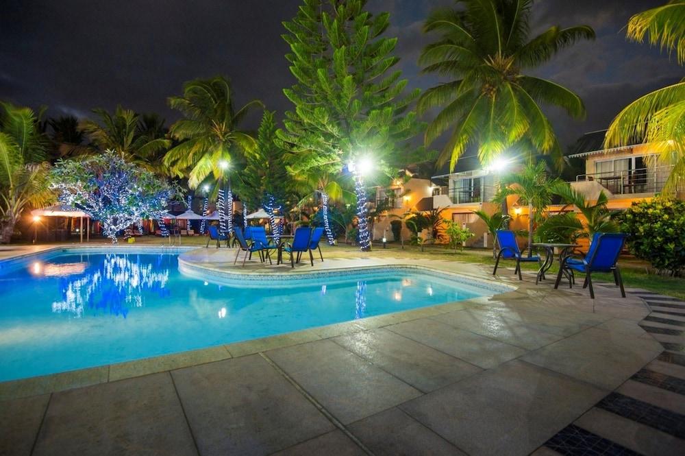 Manisa Hotel Flic en Flac Экстерьер фото