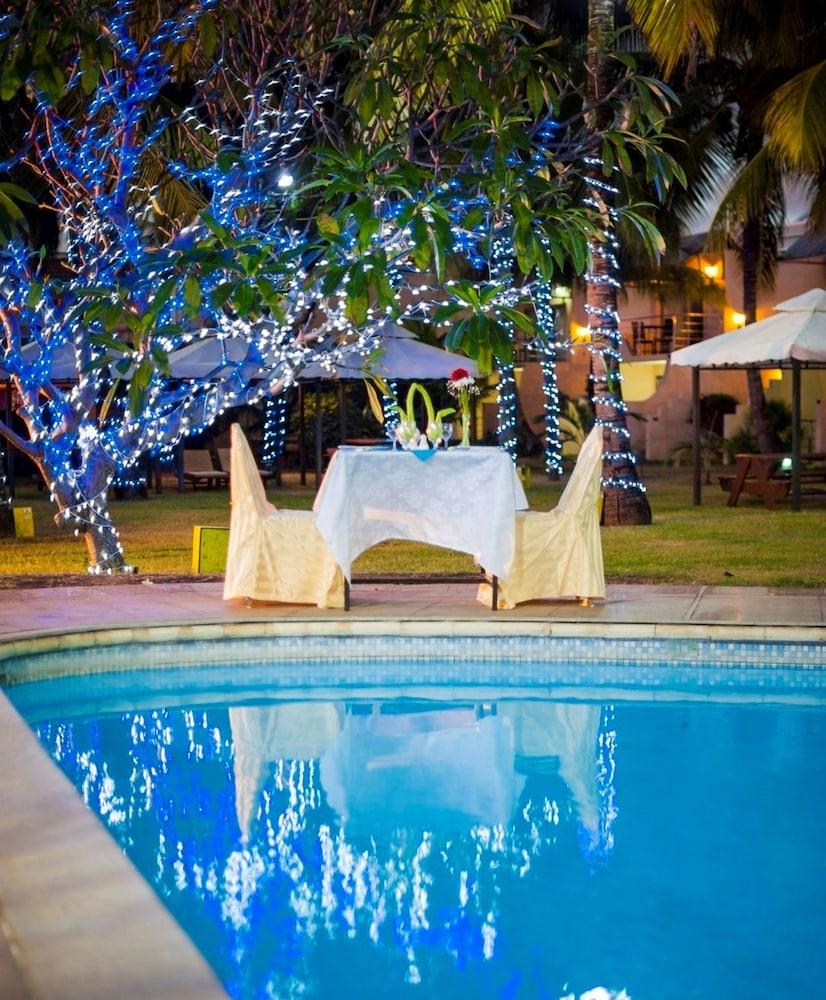 Manisa Hotel Flic en Flac Экстерьер фото