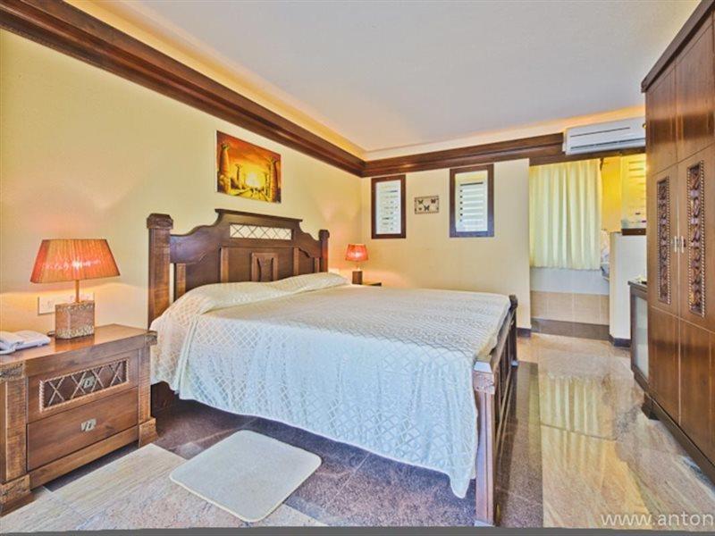 Manisa Hotel Flic en Flac Экстерьер фото