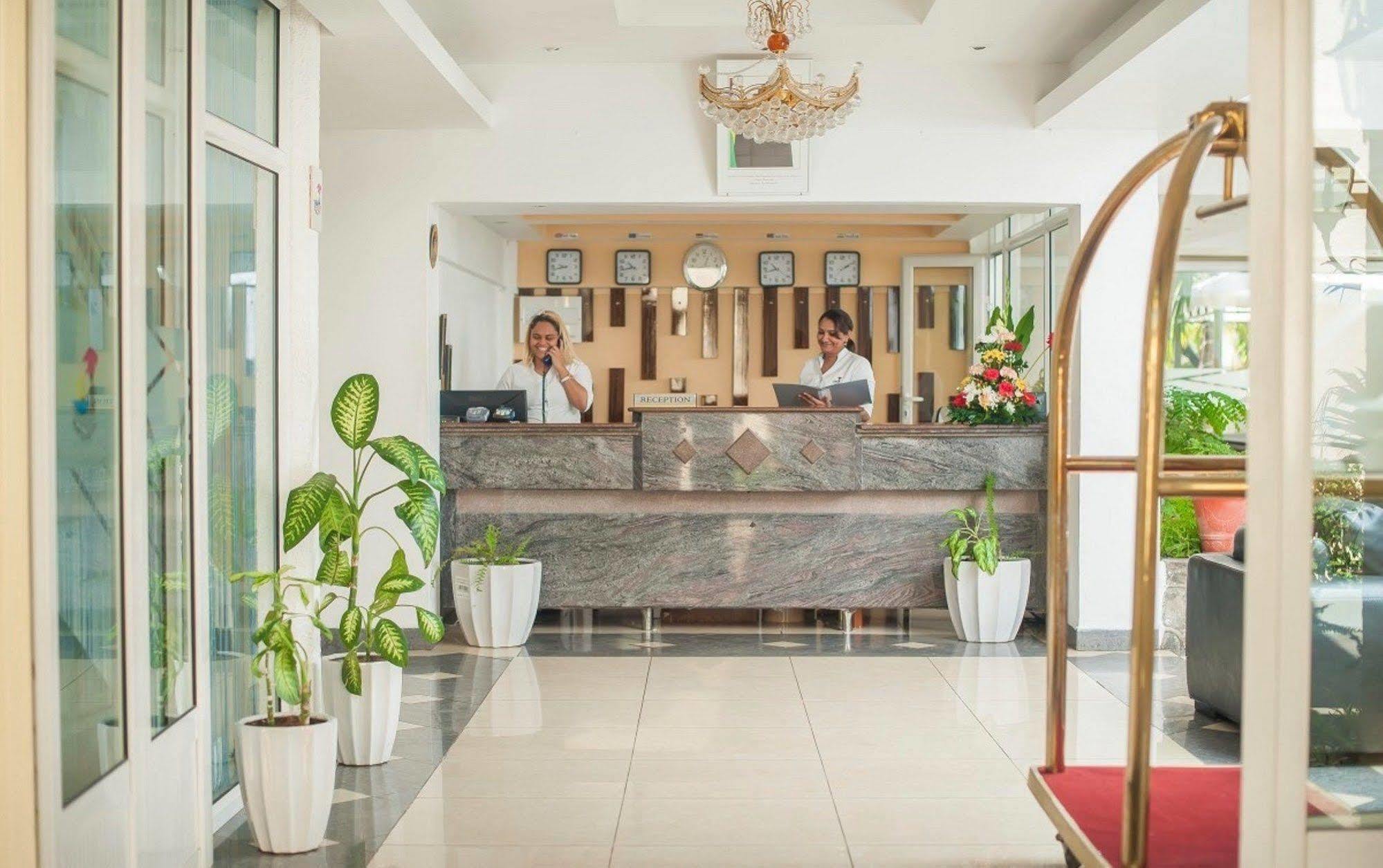 Manisa Hotel Flic en Flac Экстерьер фото