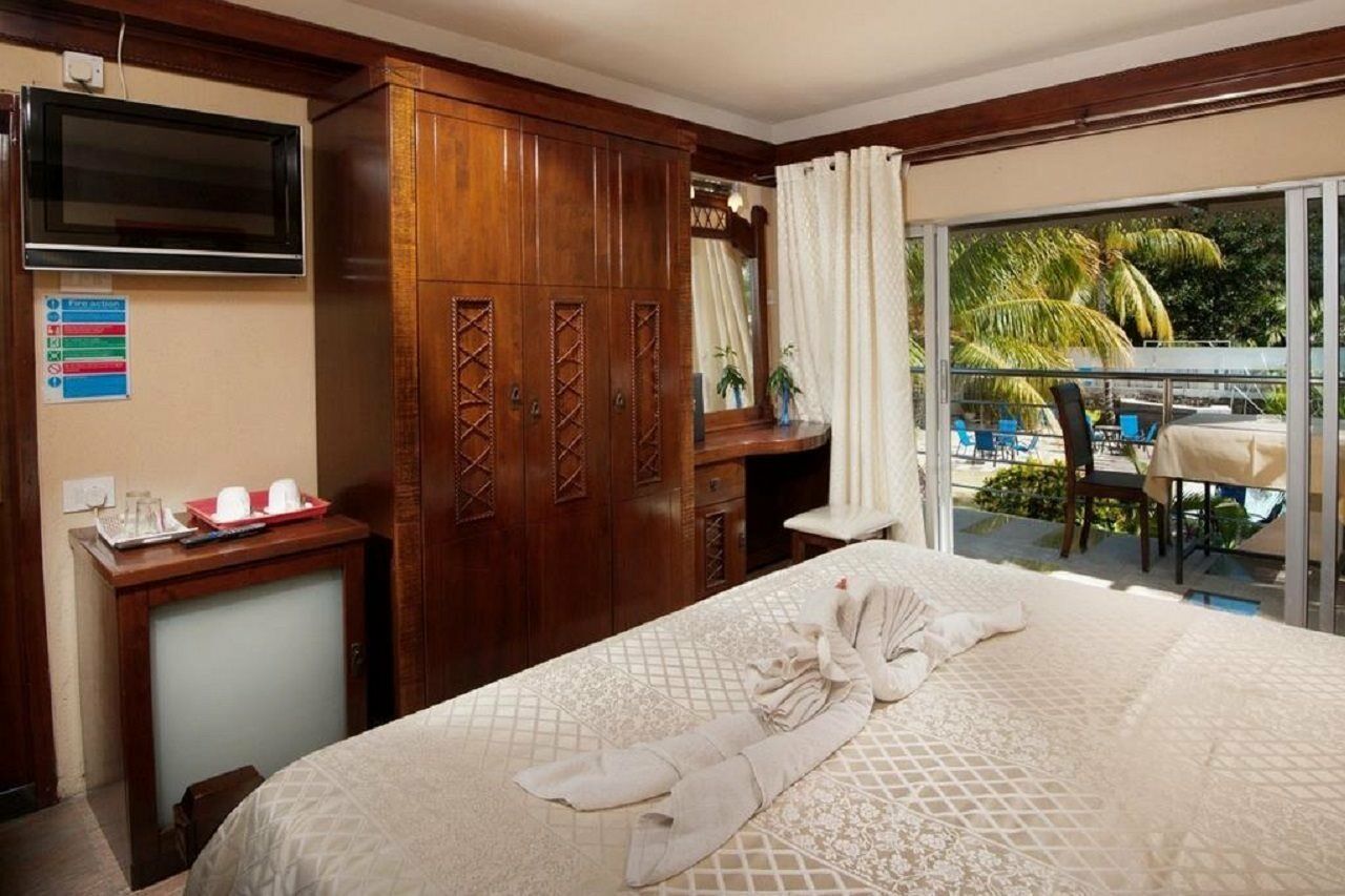 Manisa Hotel Flic en Flac Экстерьер фото